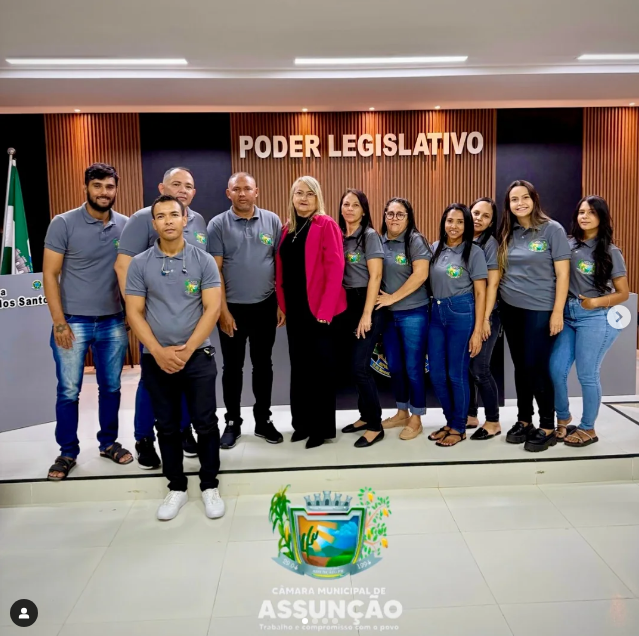 Entrega de fardamento aos servidores.